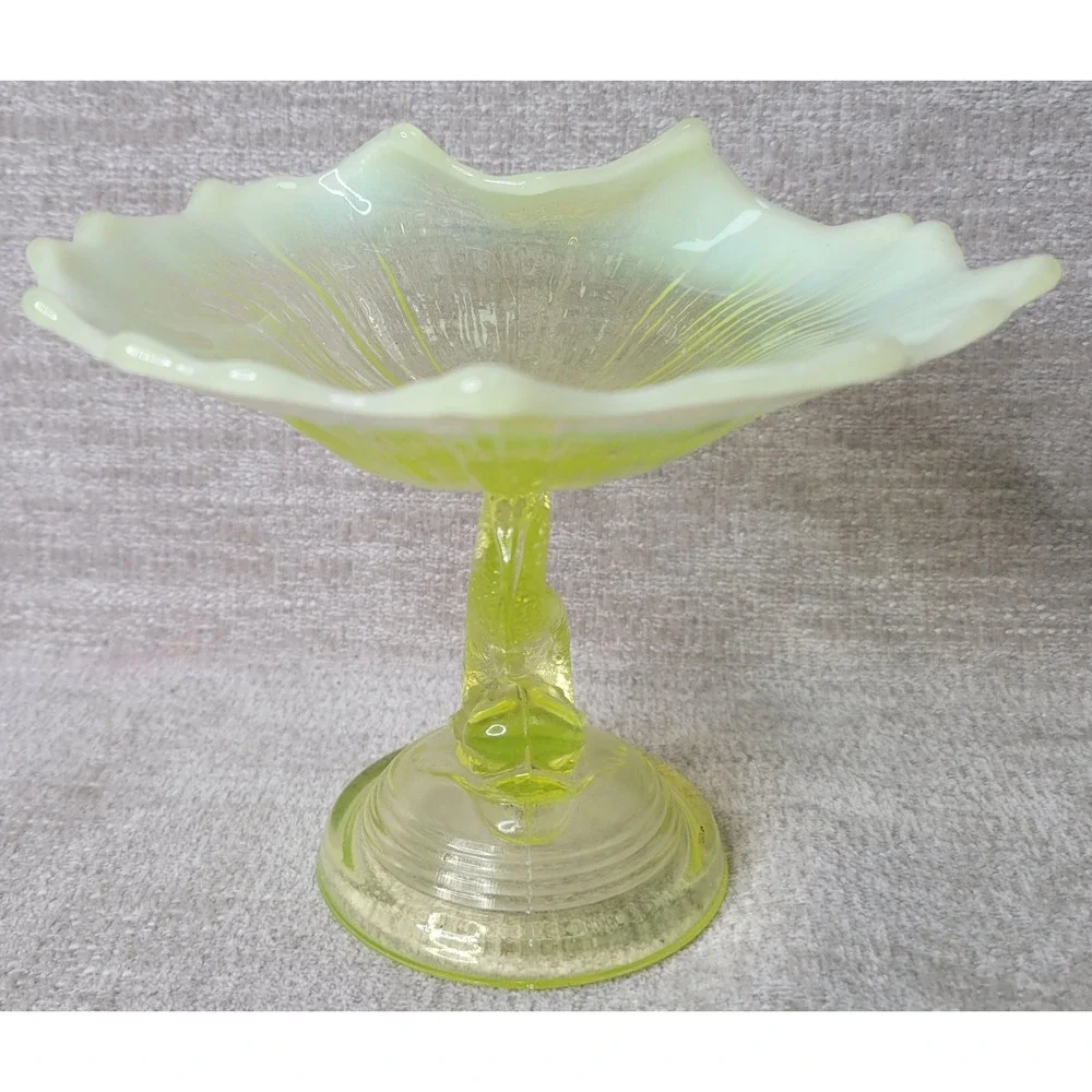 Fenton vintage vaseline